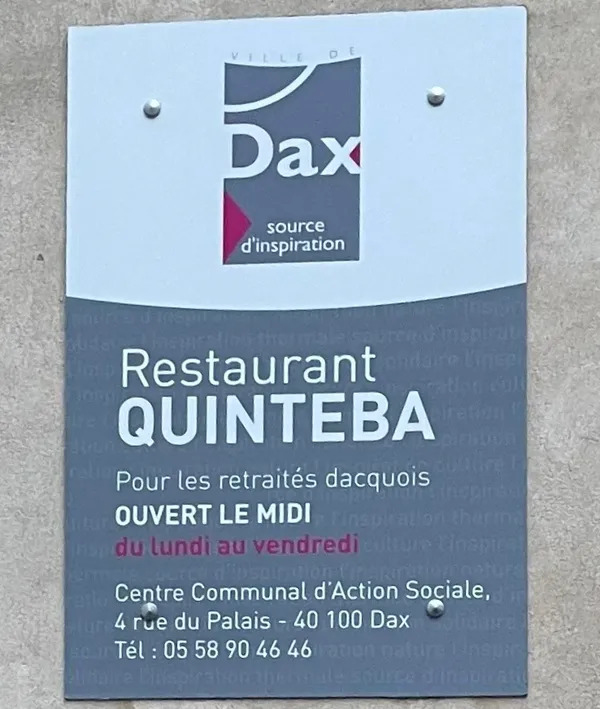 Plaque d’entrée du restaurant Quinteba